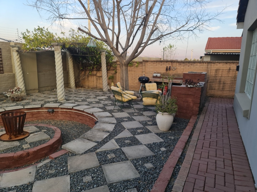 4 Bedroom Property for Sale in Rustenburg Central North West